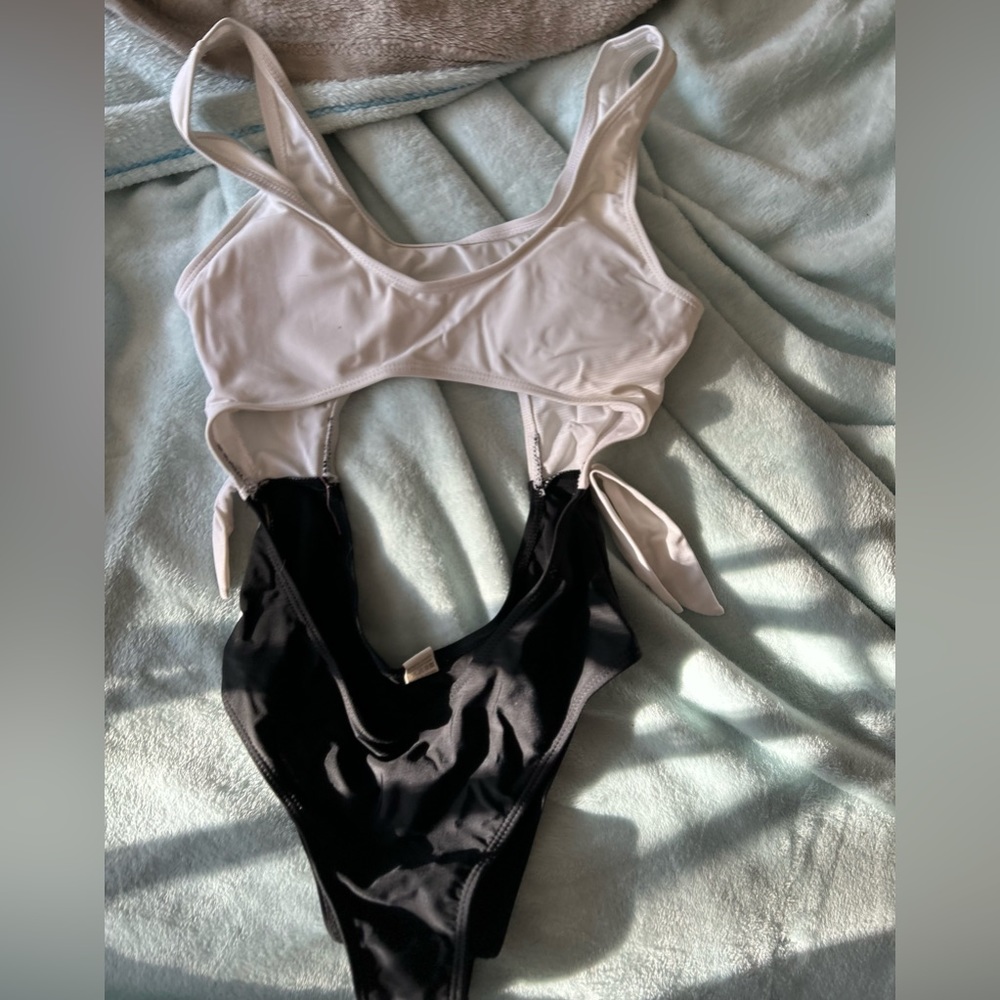 Swimsuit-one piece